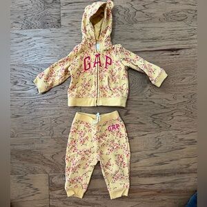 Gap Sweatsuit - Great Condition - Worn Less than 10x - 6-12months